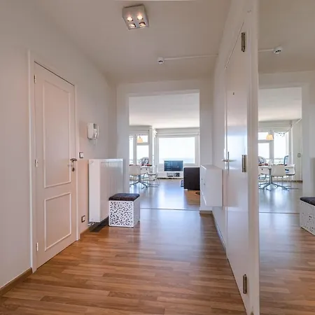 Excellent Southern Furnished With Beautiful Sea View Apartment Nieuwpoort